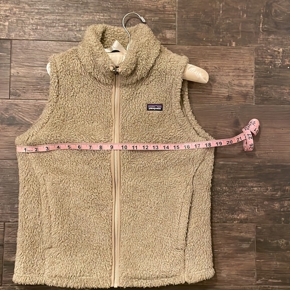 Women’s/Girls Patagonia Vest - Picture 6 of 7